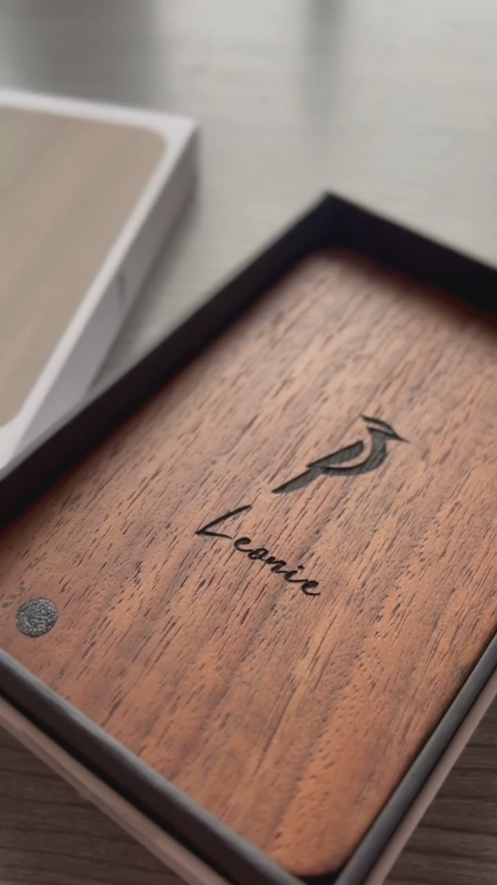 Powerbank aus Holz personalisiert